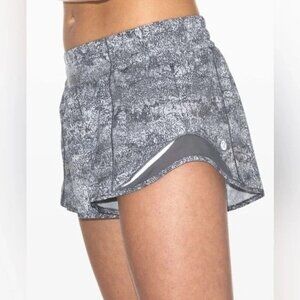 LULULEMON Hotty Hot Short II *2.5" Frozen Vista Alpine White Multi / Arctic Grey